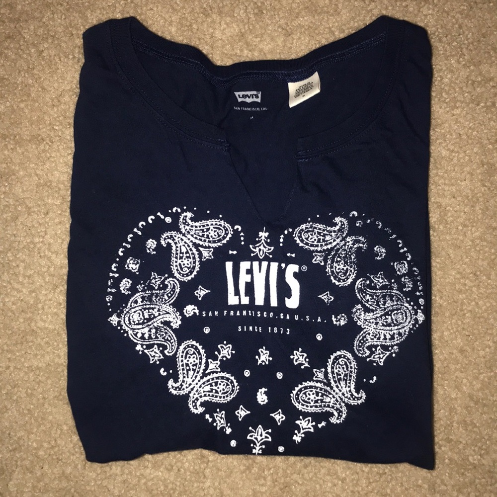 Short sleeve, navy tee, Levi’s